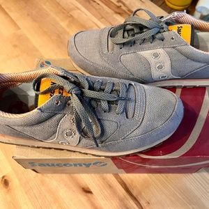 SAUCONY JAZZ LOWPRO VEGAN - M 8.5/ W 10 CHA/ORG